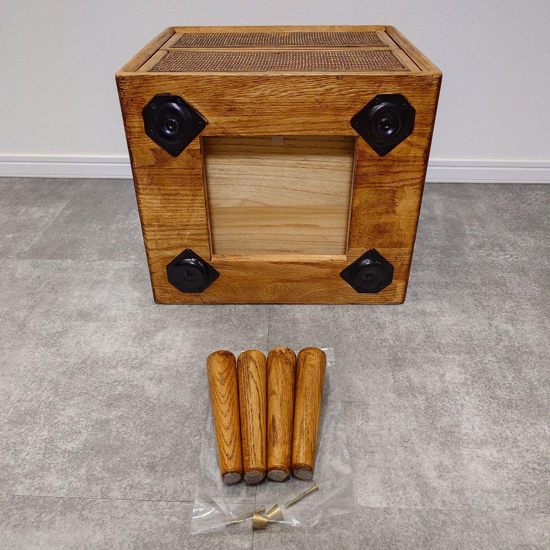 ヴィンテージ家具のラタン編みサイドテーブル