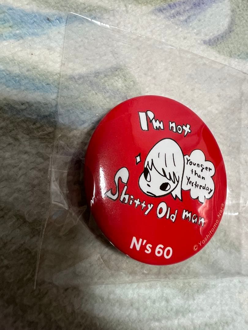 奈良美智の60還暦パーティーの記念バッジ