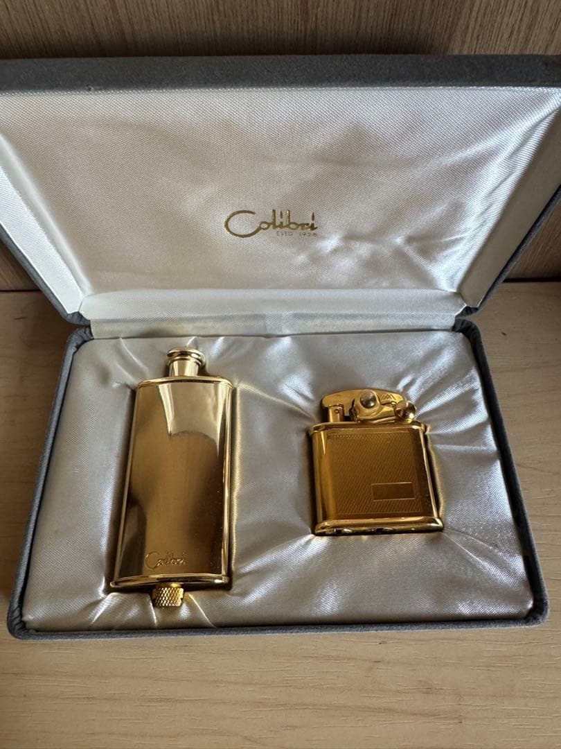 Colibri フラスコとライターセット