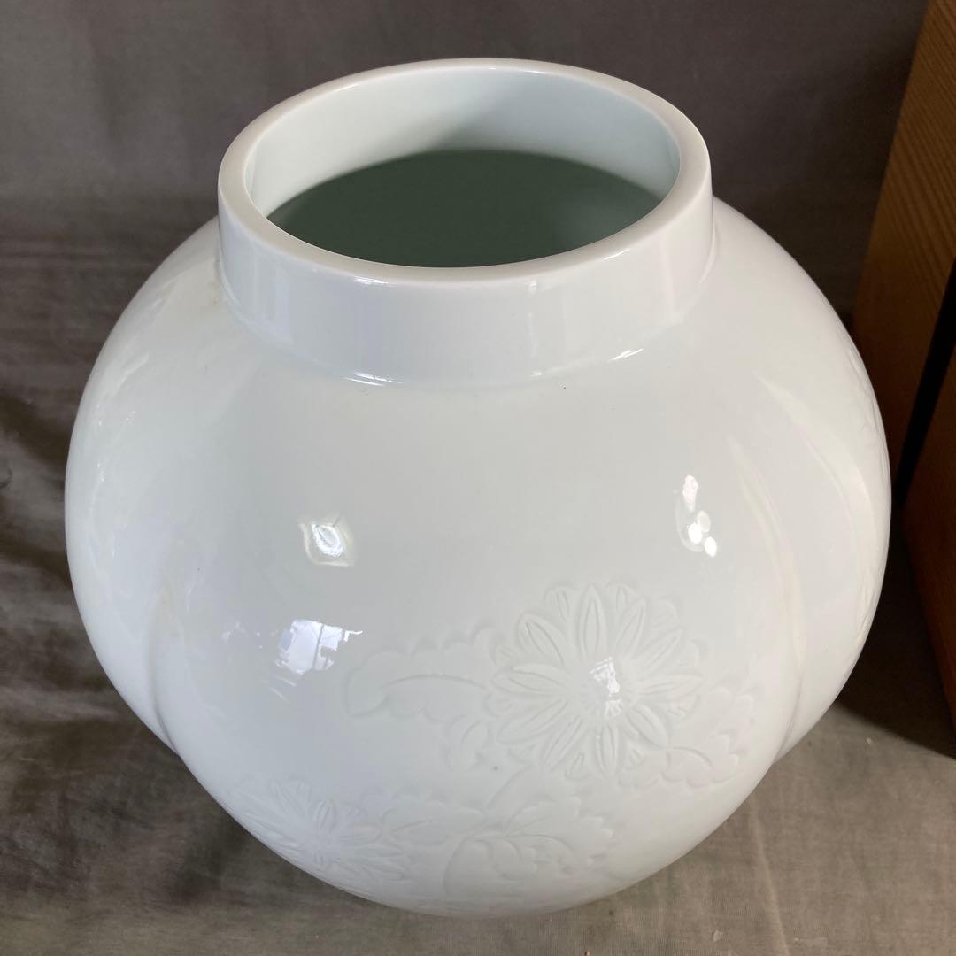 【奥川俊右衛門】白磁の伝統　日本の銘窯　奥川俊右衛門作　白磁花彫文　花瓶