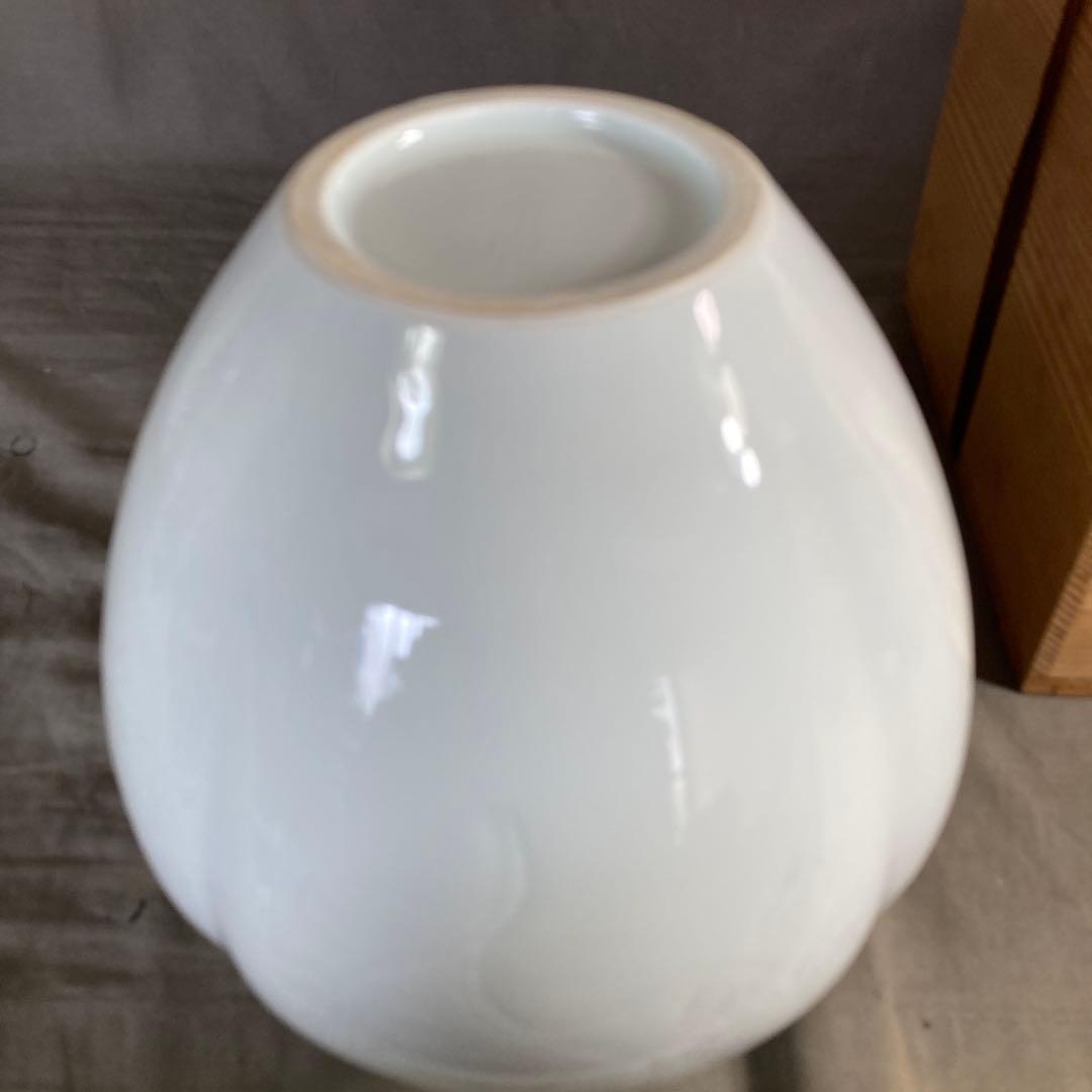 【奥川俊右衛門】白磁の伝統　日本の銘窯　奥川俊右衛門作　白磁花彫文　花瓶