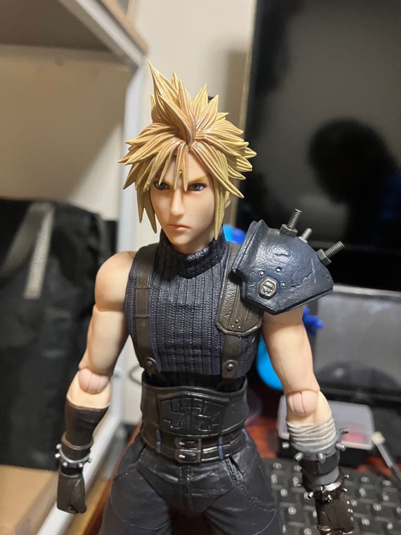 ファイナルファンタジーVII リメイク PLAY ARTSクラウド ver2