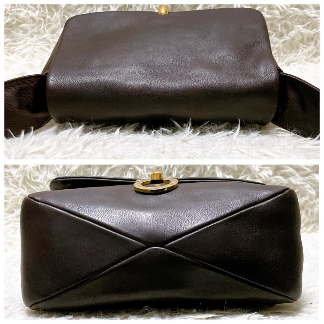 サルヴァトーレフェラガモ ガンチーニ レザーショルダーバッグ ゴールド金具