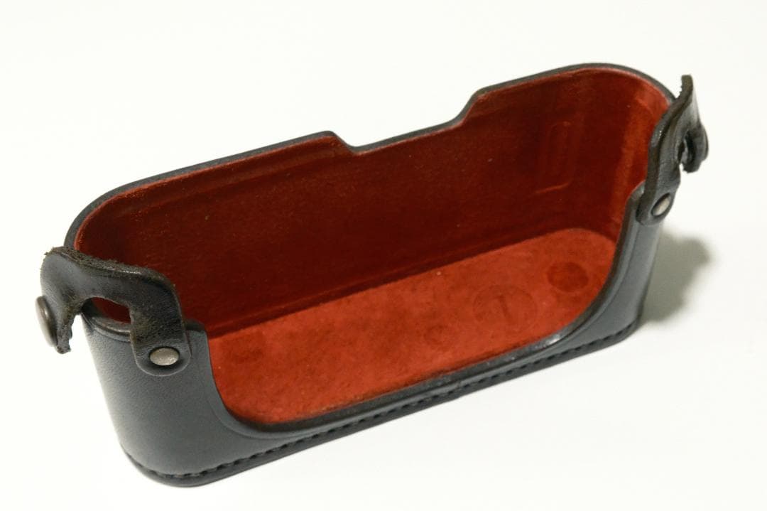 Nikon FM3A + 50mmF1.8 + 35mmF2 + 本革ケース