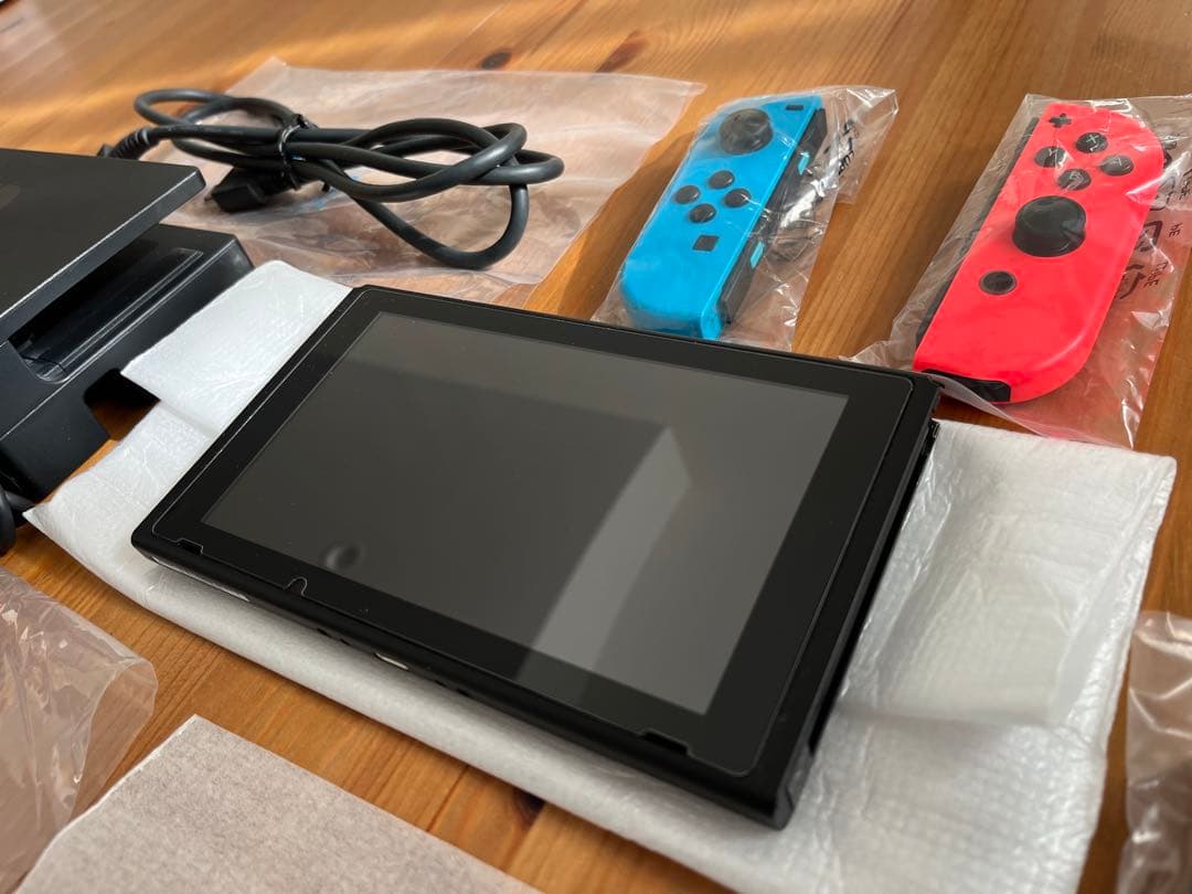 NintendoSwitch本体+SD128GB+保護フィルム貼付+持運ポーチ