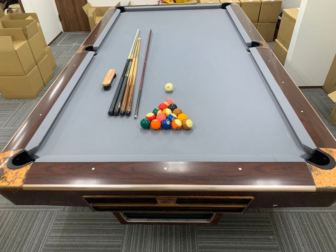 中古 : Brunswick ビリヤード台 9フィート 付属品付き