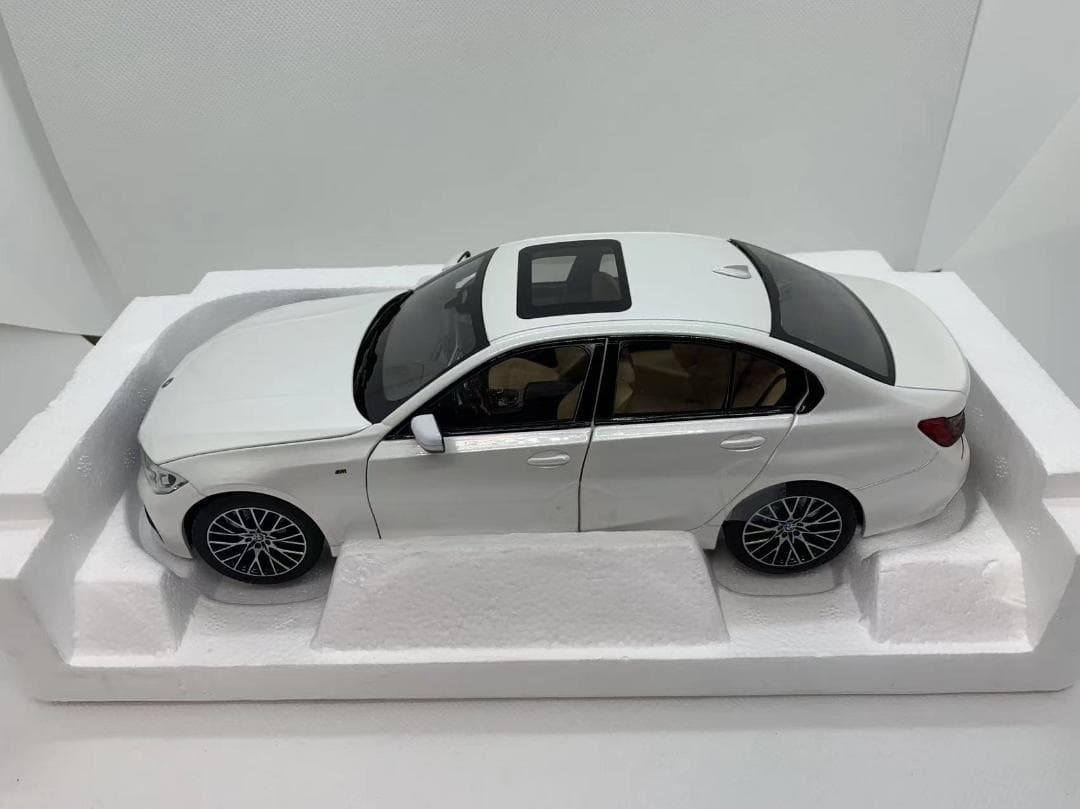 201-001 ノレブ 1/18 BMW 330i 2019 White