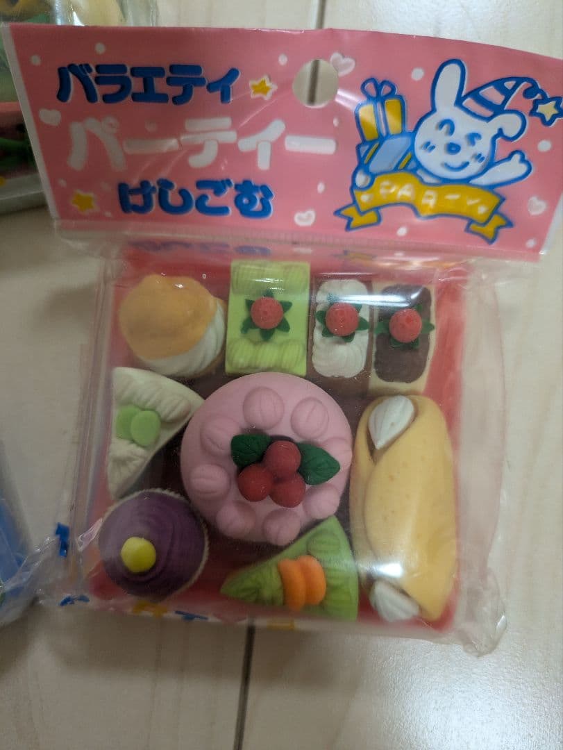 夢のある　バラエティパーティけしごむ　消しゴム　ケシゴム　4個セット