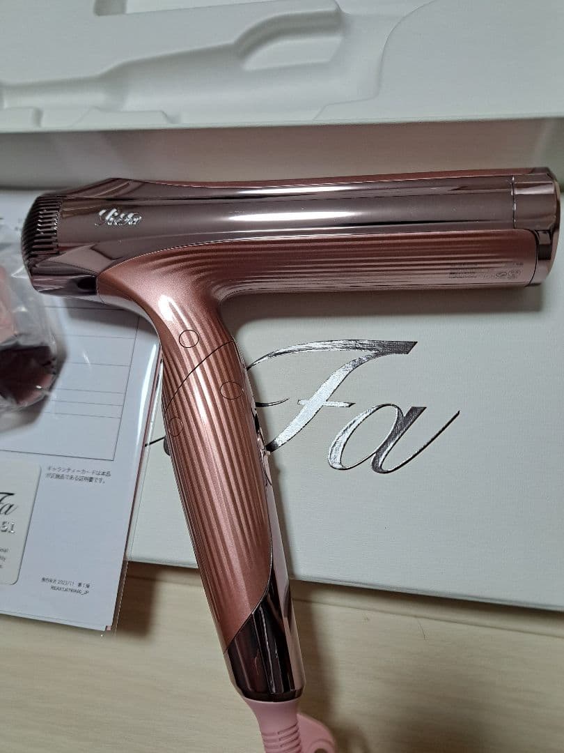 リファ ドライヤースマートW ダブル Refa 2024年製　海外対応　ピンク