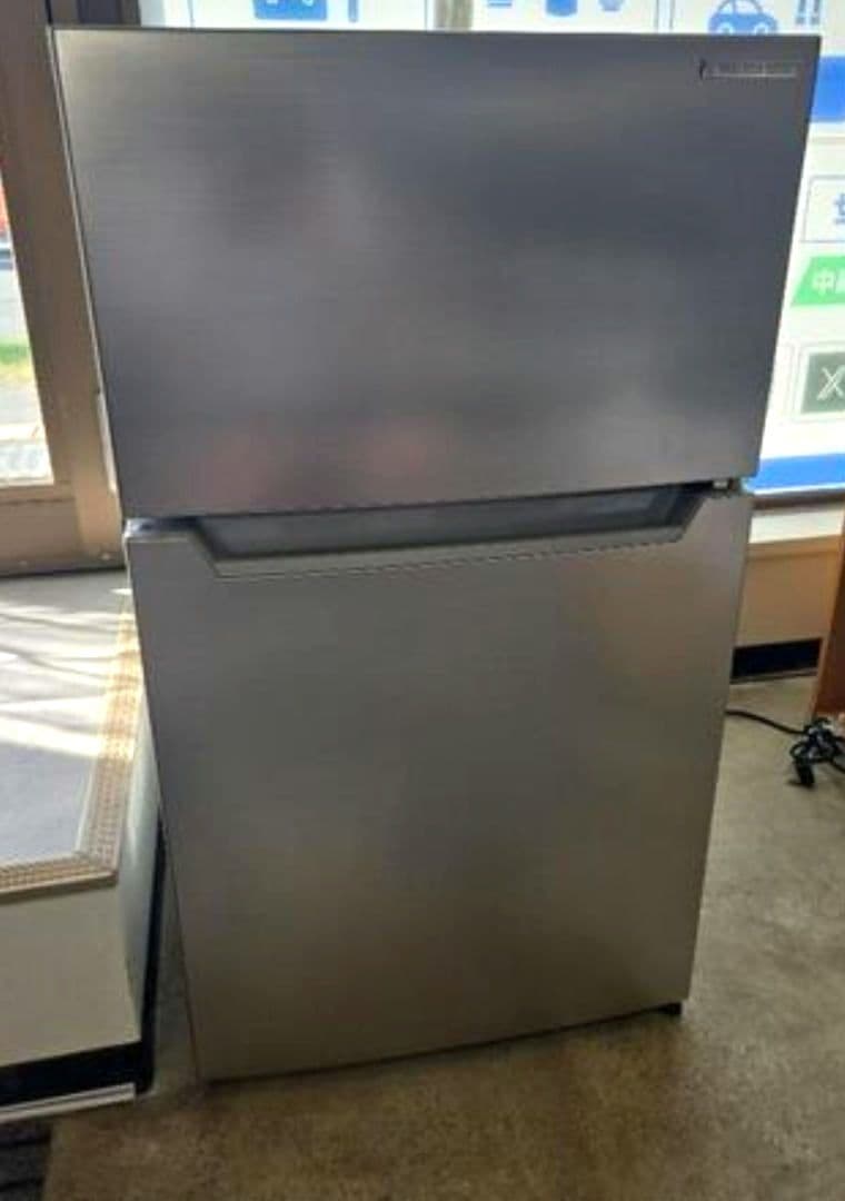 ヤマダ電機 YRZC09H1 2ドア冷蔵庫 (87L・右開き) シルバー 冷凍庫