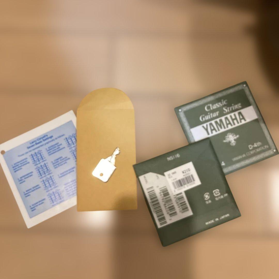 Ovation 1713 Classicギター ハードケース、弦2本付