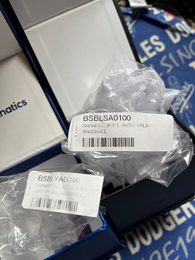 山本由伸　佐々木朗希直筆サインボール