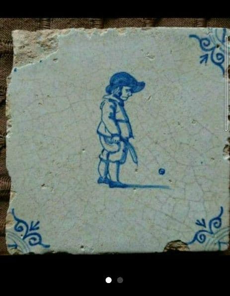 オランダデルフトタイル　「コマ回しをする男性」