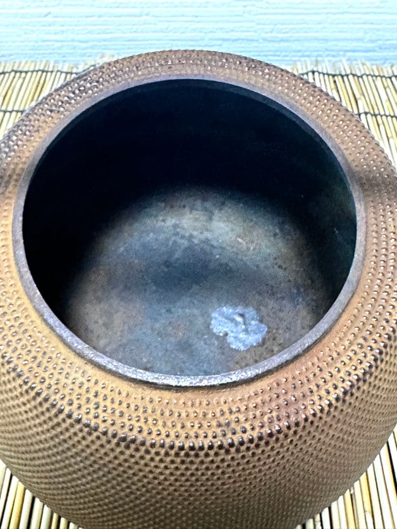 未使用、長期保管品　南部三厳堂　１２型九重アラレ　南部鉄瓶　南部鉄器　鉄瓶