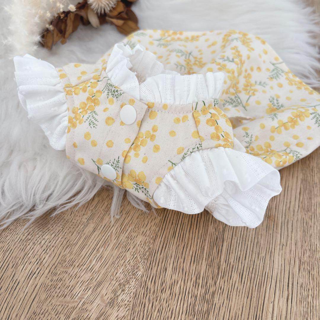 ハンドメイド　ミモザ柄フリル付き立ち襟前開きワンピース　犬服