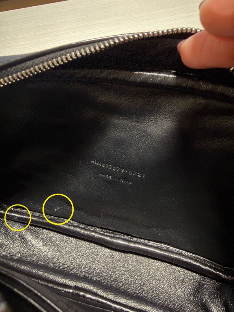 YVES SAINT LAURENTルー レザー Vステッチ ショルダーバッグ