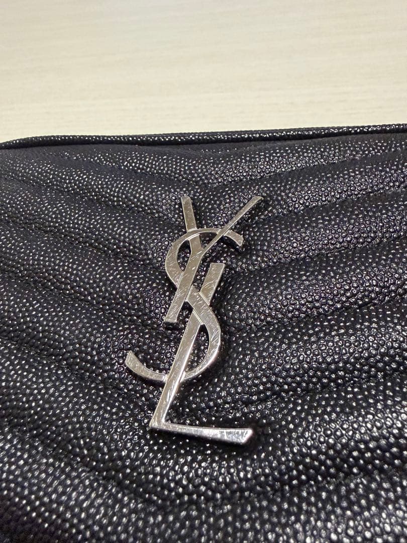 YVES SAINT LAURENTルー レザー Vステッチ ショルダーバッグ