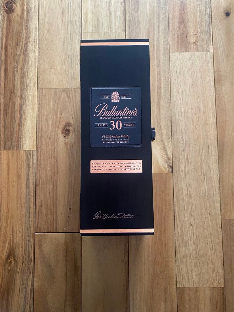 【値下げ】バランタイン 30年 新ボトル 木箱入り 700ml 【新品未開封】