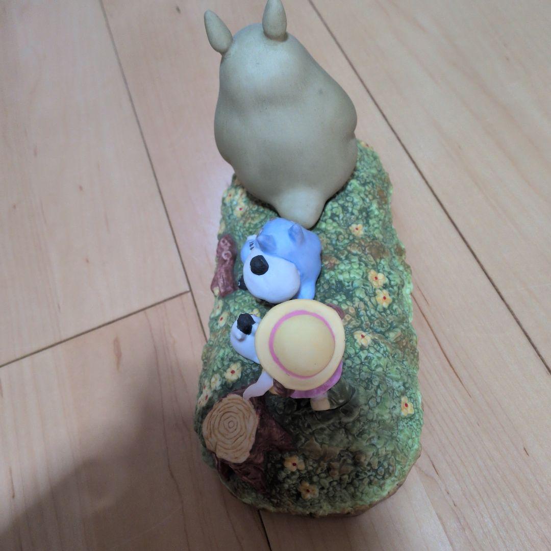 ジブリ作品となりのトトロオルゴール置物。