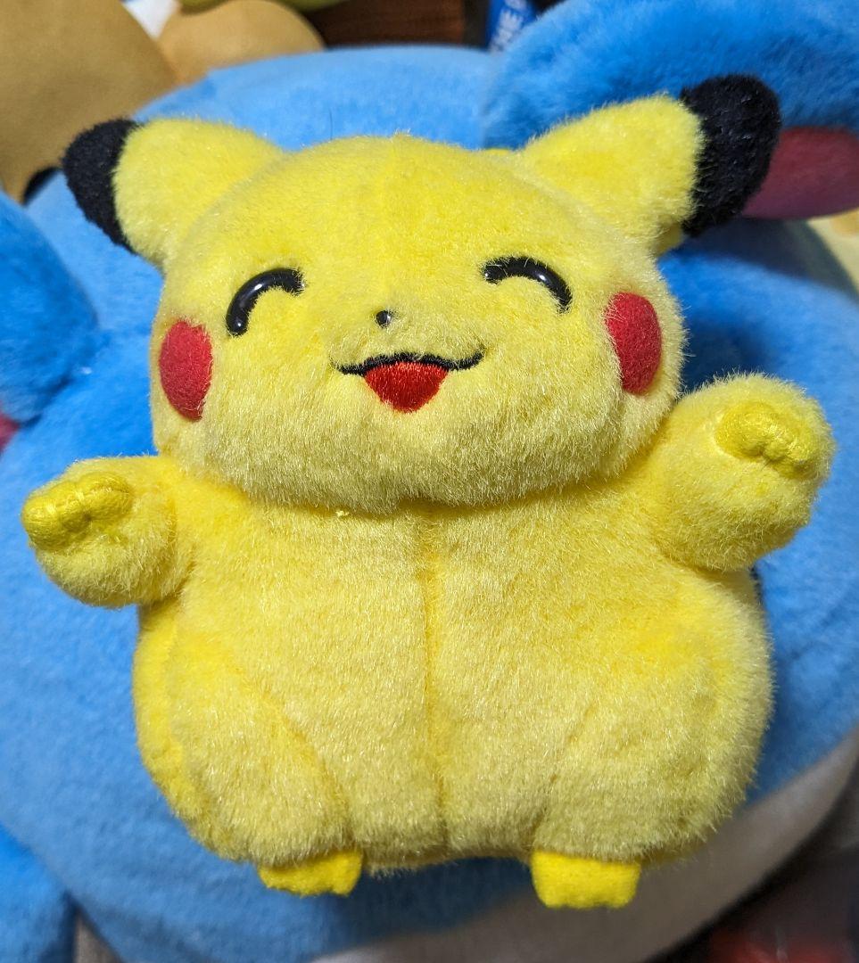 ぬいぐるみ② にっこりピカチュウ