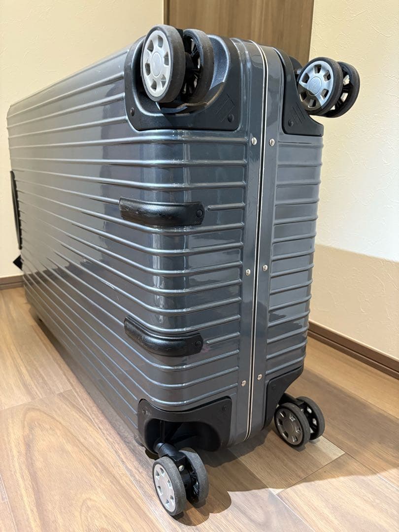 RIMOWA グレー キャリーケース