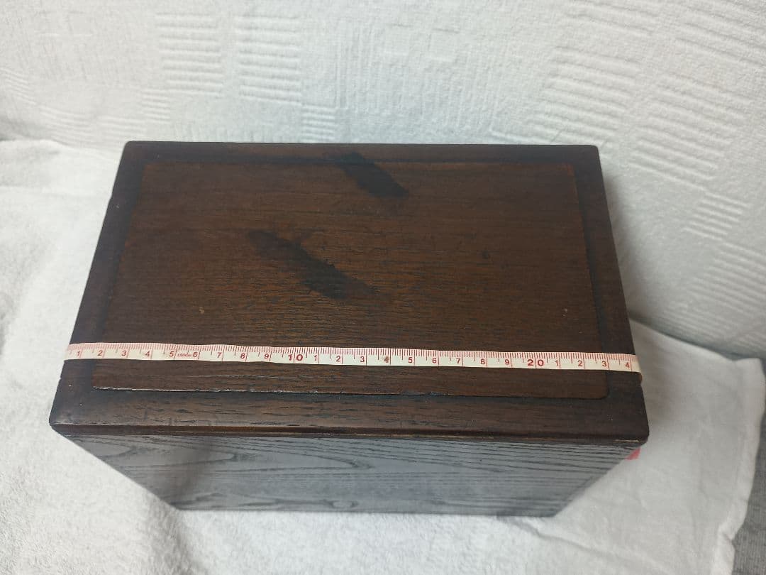 唐木の時代物箪笥(硯箱) 上の引き出右左押て出ます とても可愛ナスのすまみ付