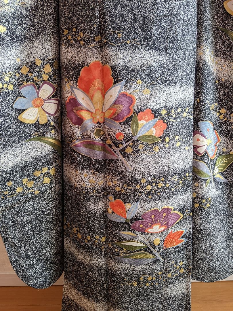 ■✨豪華お振袖✨【作家物 舞花文 たたき染め 金彩 正絹 グレー】成人式 結婚式