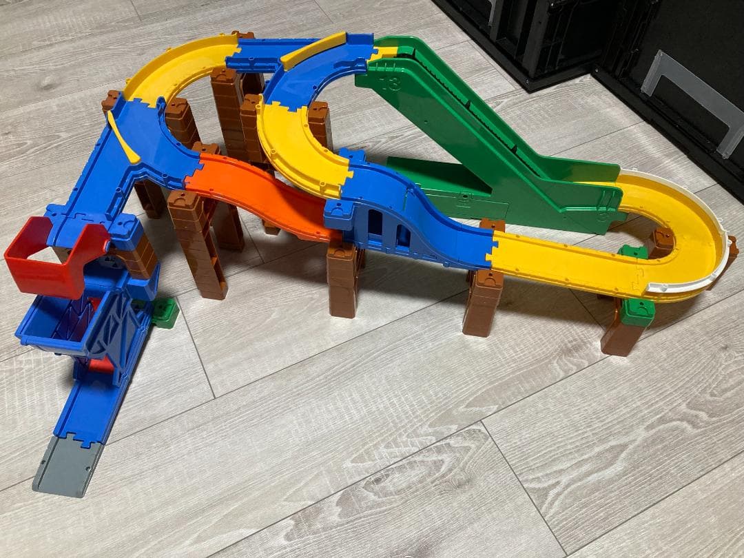 トミカ どうろセット３種類＋橋脚・どうろ等30点以上追加