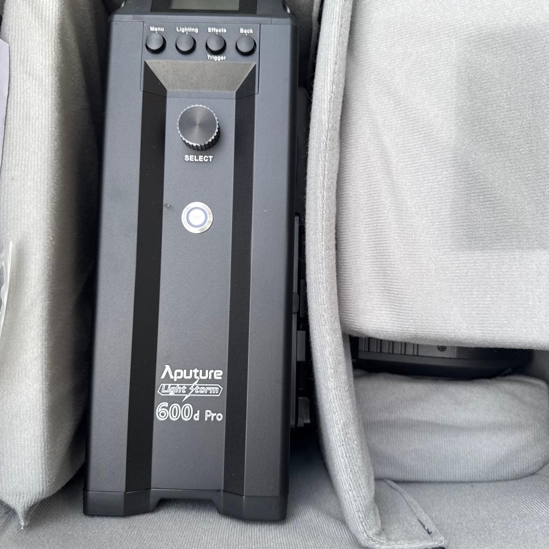Aputure 600d Pro 新品未使用、初期不良対応