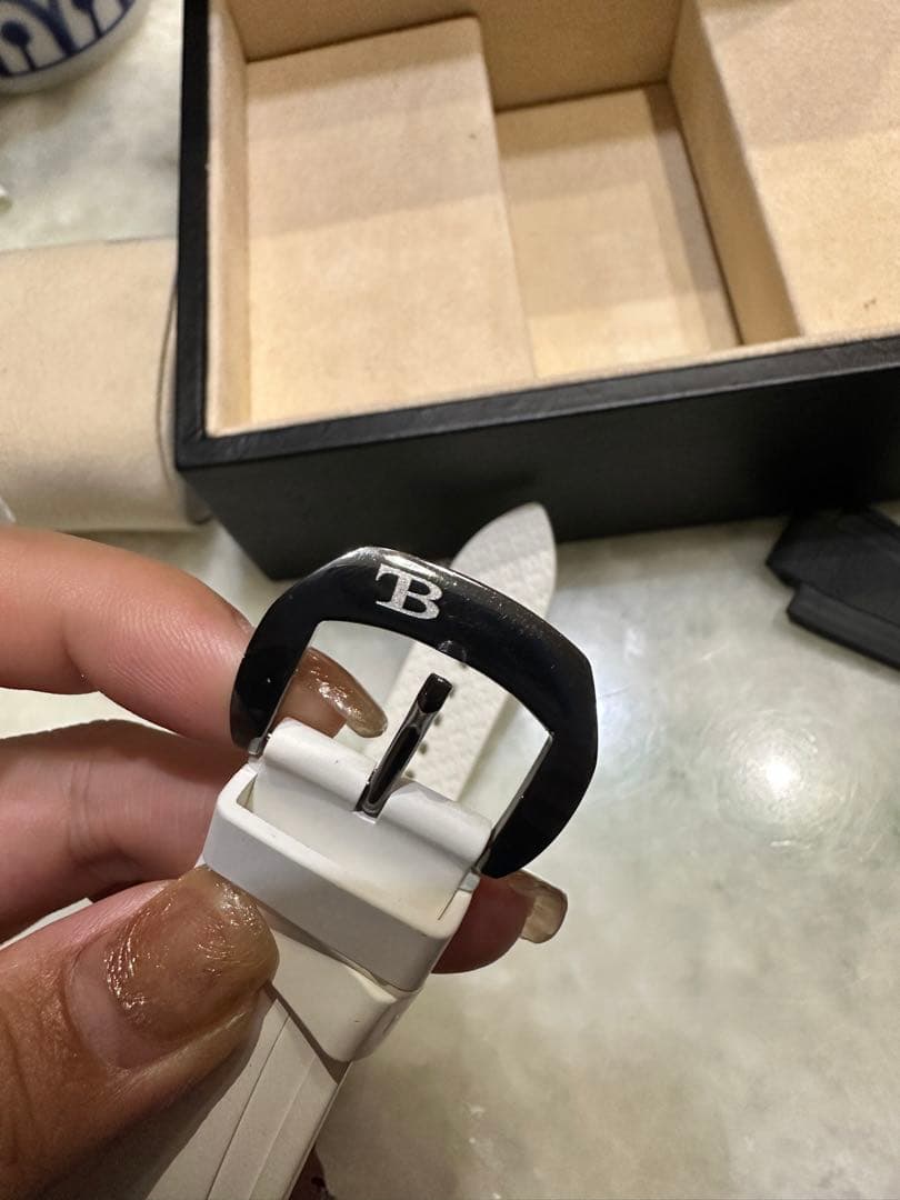 ブティ　BUTI　９　ノーヴェ　クロノグラフ　限定1000本　赤文字盤　赤ケース