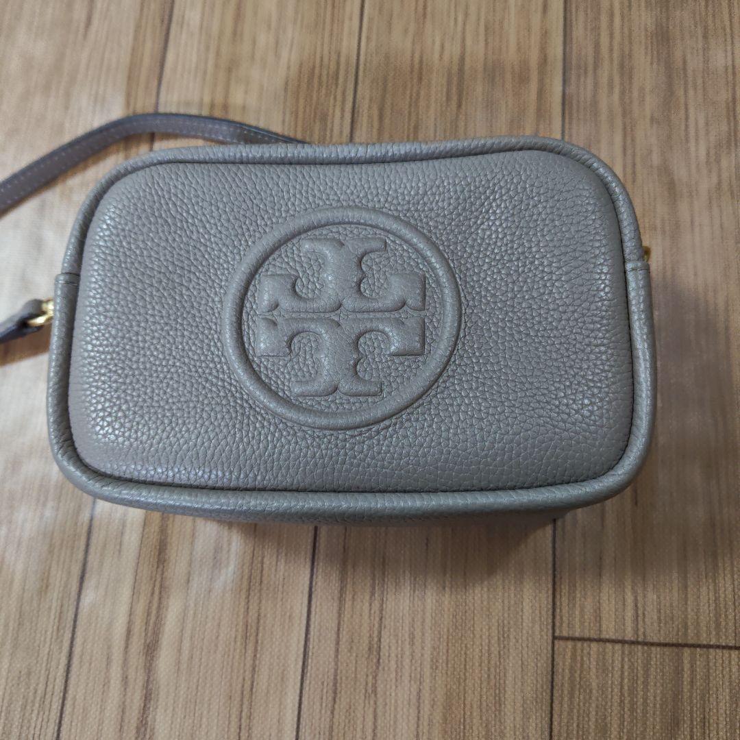 トリバーチ　ペリーボンベミニショルダー