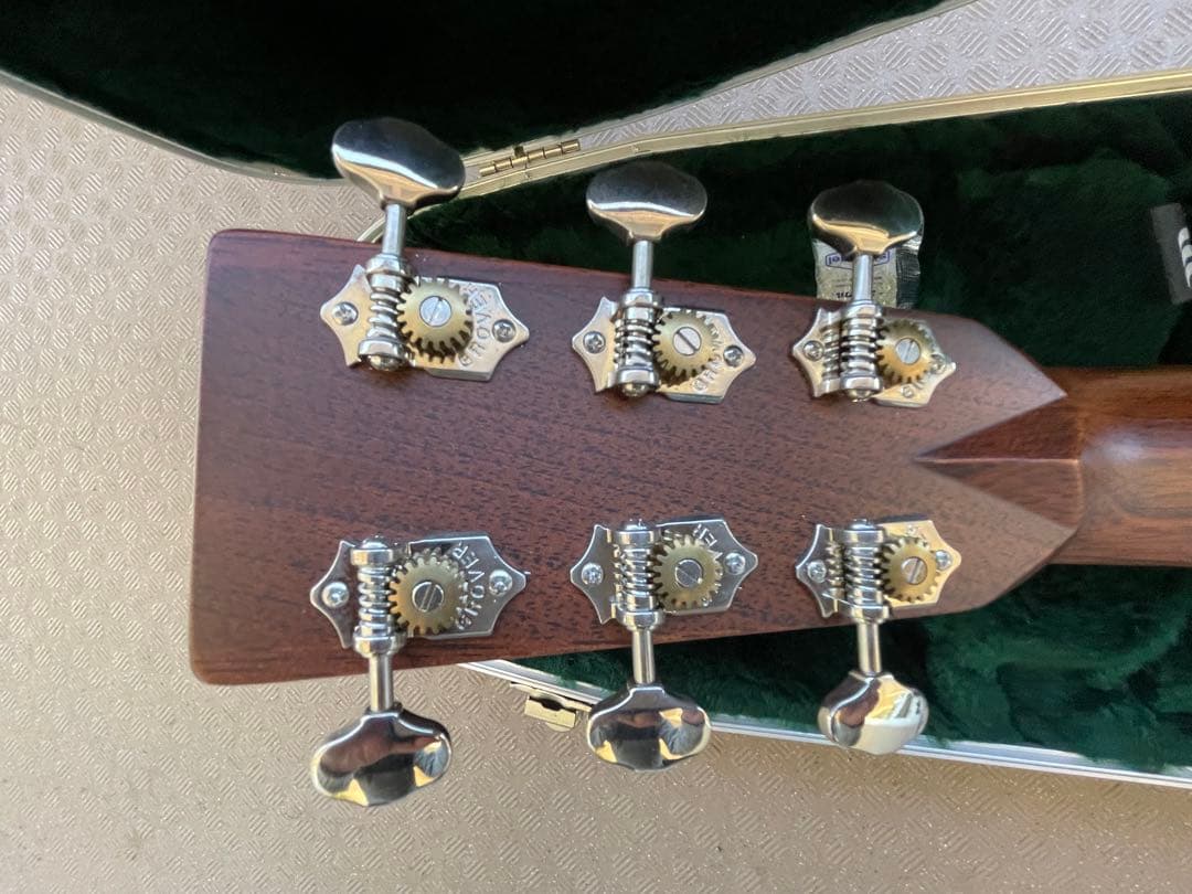 Martin D-28 、2020年製、スタンダード、美品。