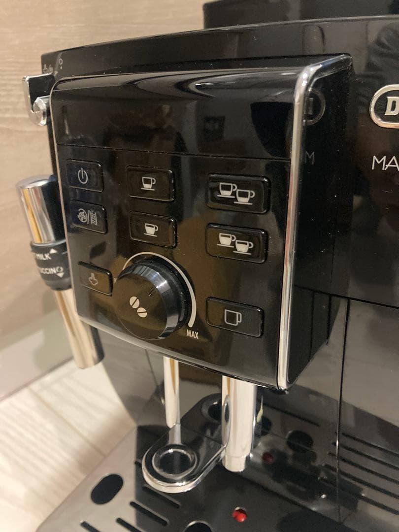 超美品　デロンギ 全自動エスプレッソマシン　マグニフィカS ECAM23120