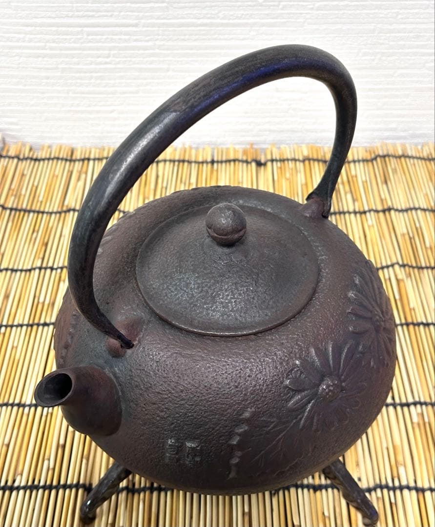 未使用品、供箱等付属品付　岩手県奥州 佐秋鋳造所 佐藤守巨造 真作保証　南部鉄瓶