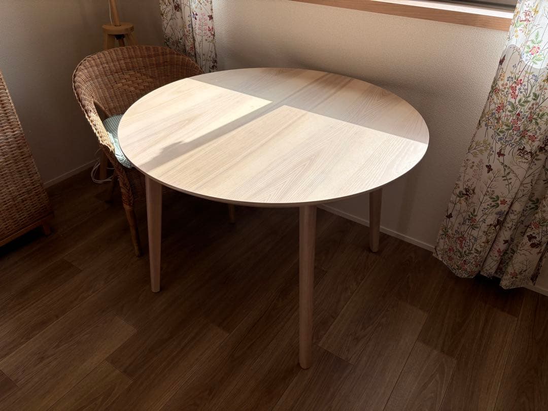 円形木製ダイニングテーブル ikea lisabo