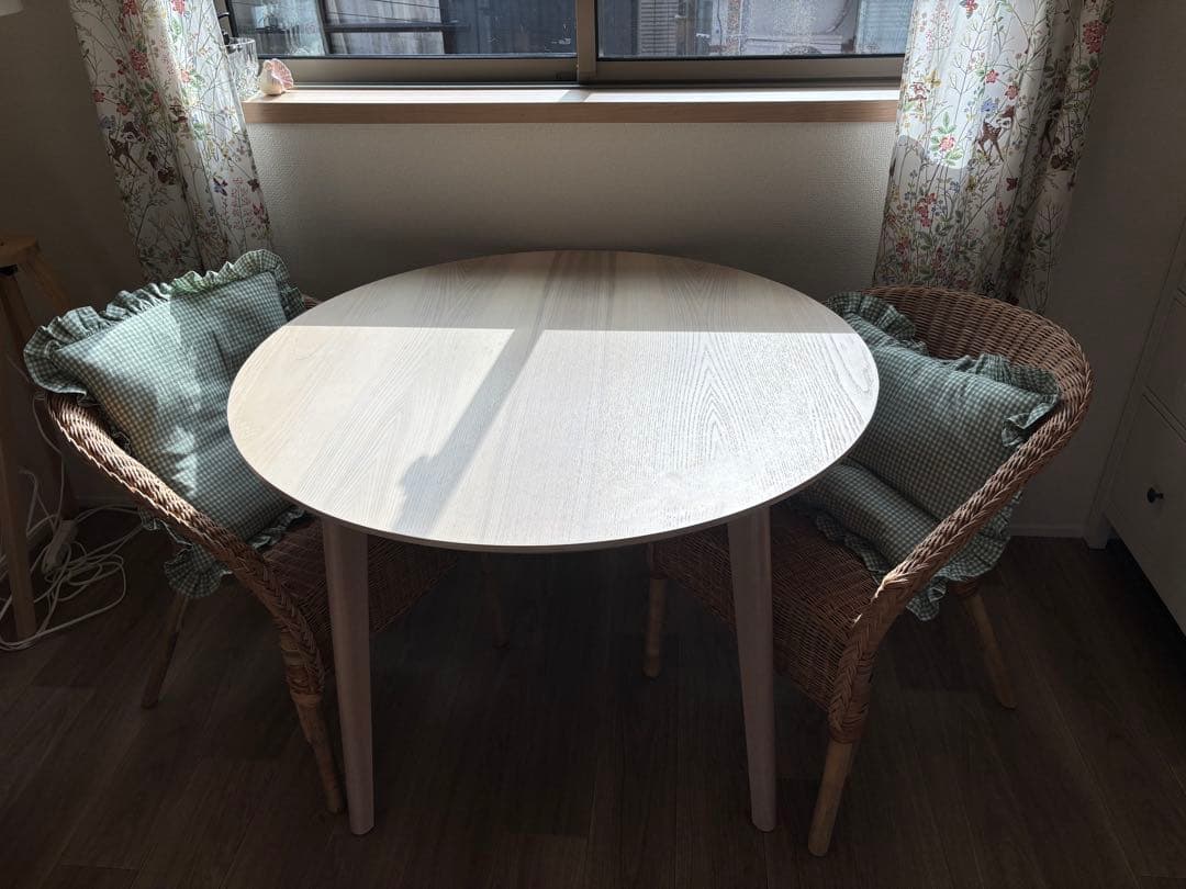 円形木製ダイニングテーブル ikea lisabo