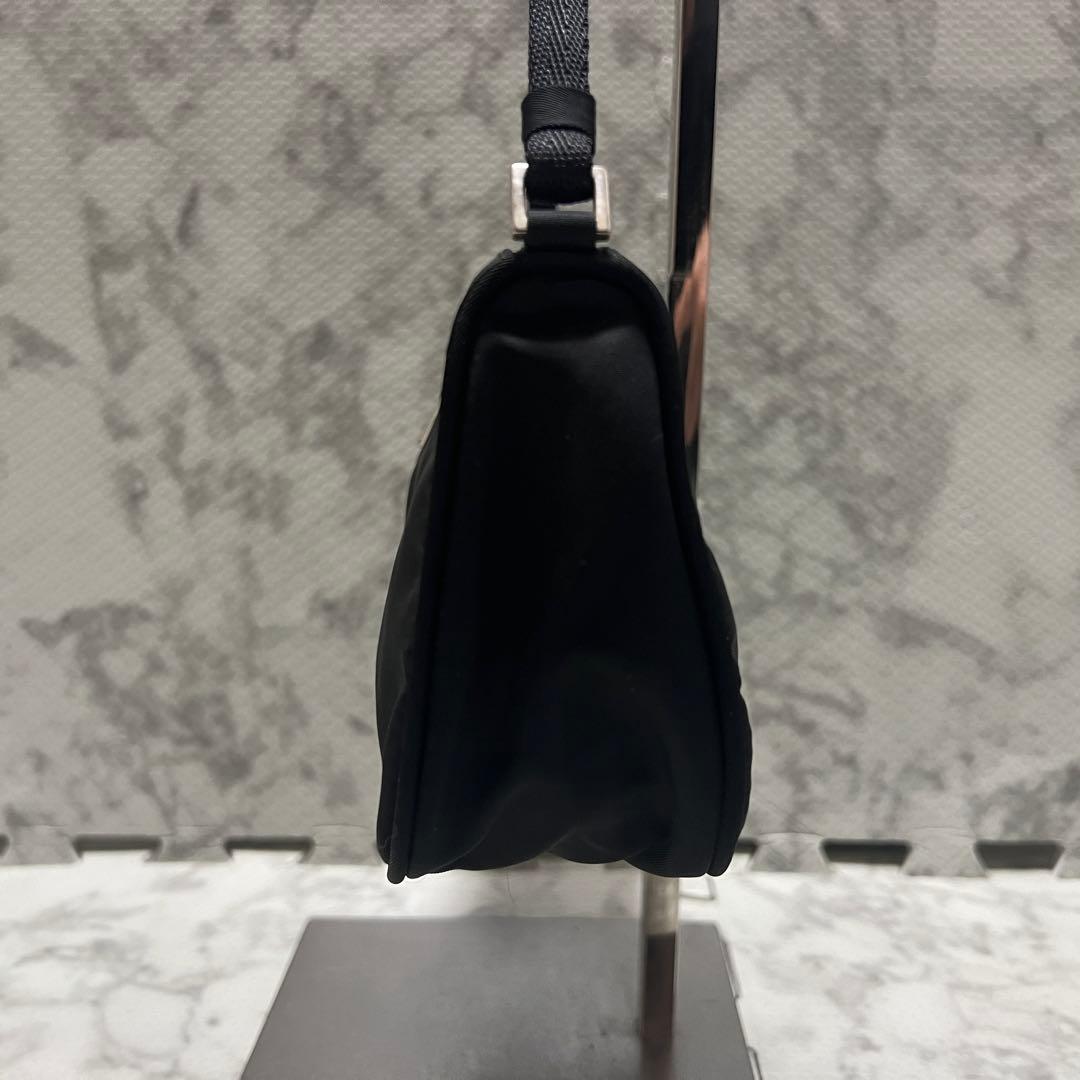 美品✨プラダ アクセサリーポーチ ハンドバッグ ナイロン 三角ロゴ ブラック