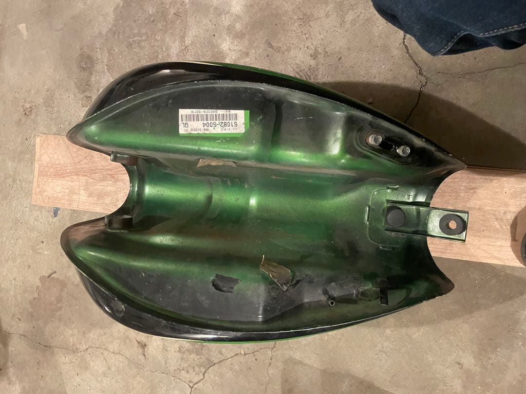 エストレヤ　タンク