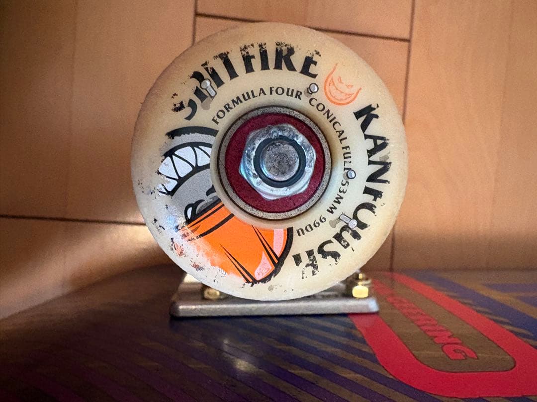 GIRL Briana Geering スケートボード