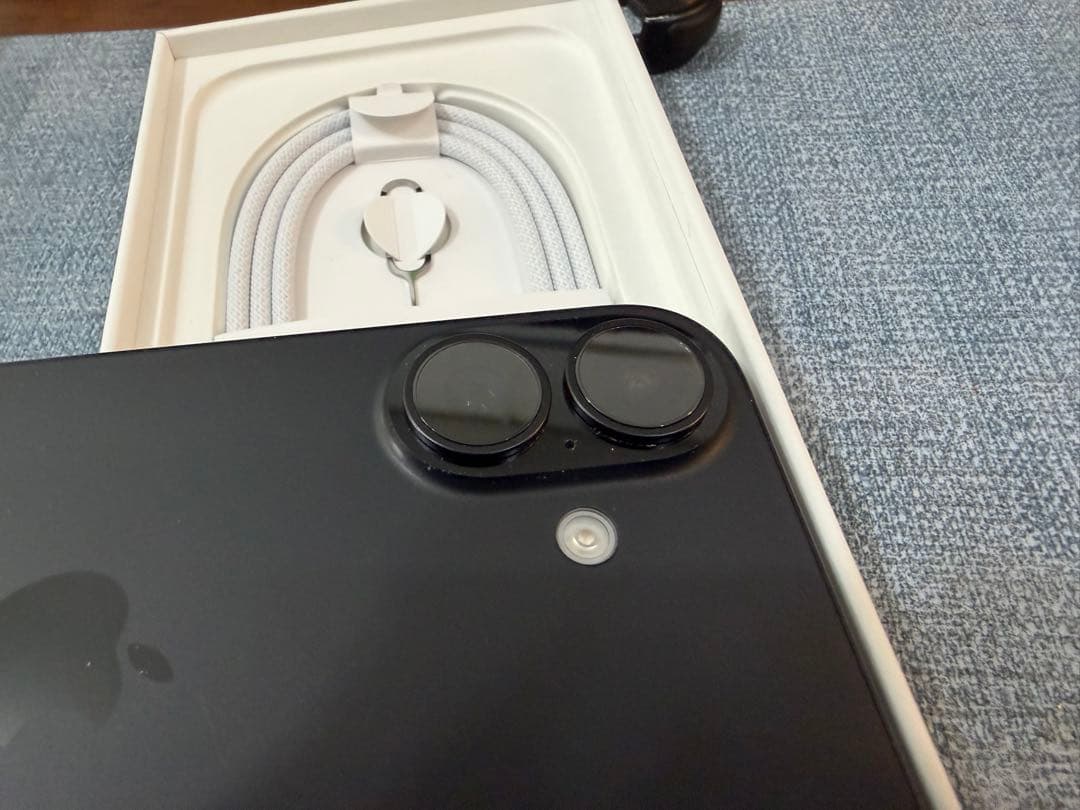 【おまけ付き】iPhone16 Black 128GB SIMフリー