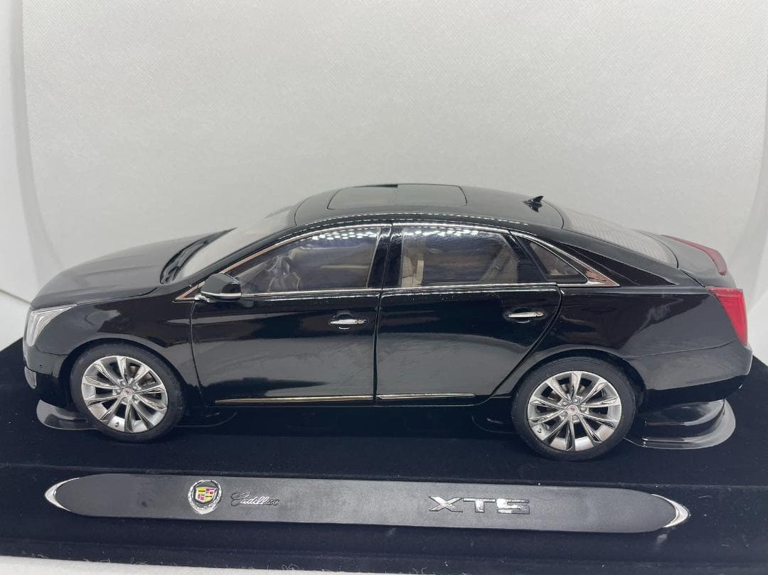 102-016 1/18 キャデラック Cadillac XTS ブラック