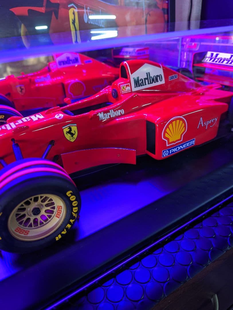 1/8:フェラーリF310B.M.シューマッハ#5【マルボロ】