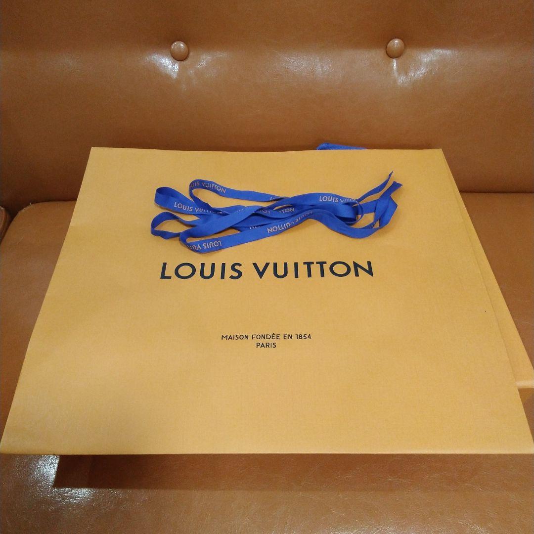 マイル　ルイヴィトン マフラー・LV エセンシャル