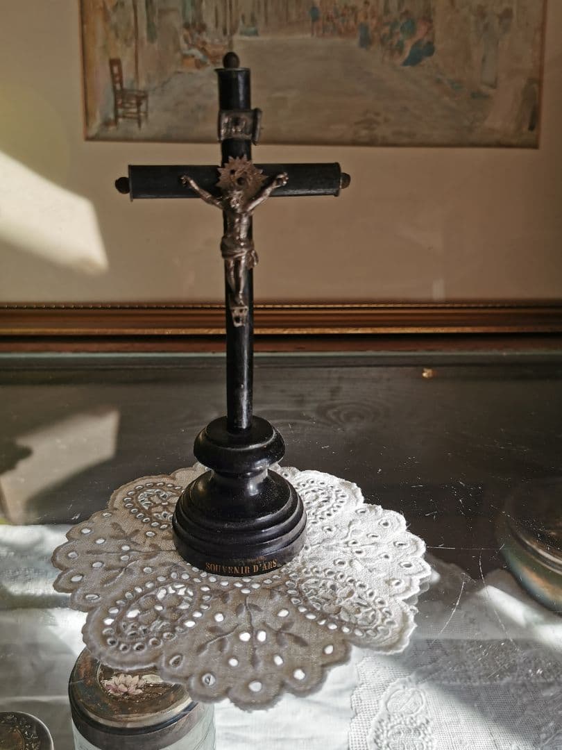 アンティーク オープンカットワーク アイレット刺繍 フラワーリム リネンドイリー