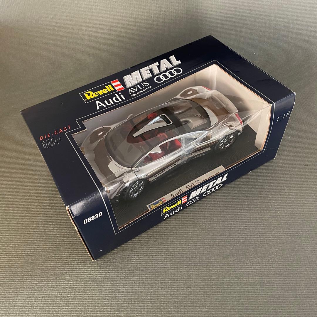 Revell社AUDI AVUS Quattroダイキャストメッキ1/18レア
