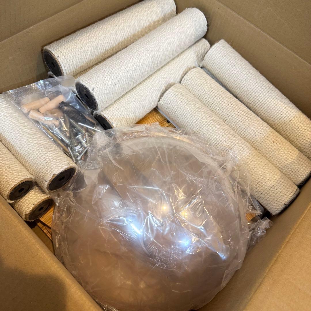 キャットタワー 木製 スリム 宇宙船 据え置き 厚さを増した板材 多頭飼い 爪研