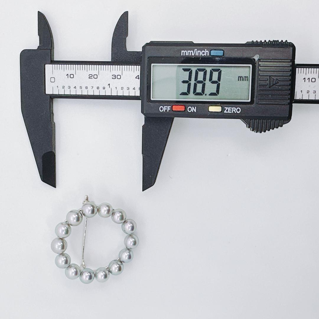 【変わった色のパールブローチ・無料匿名配送】シルバーパールサークルブローチ