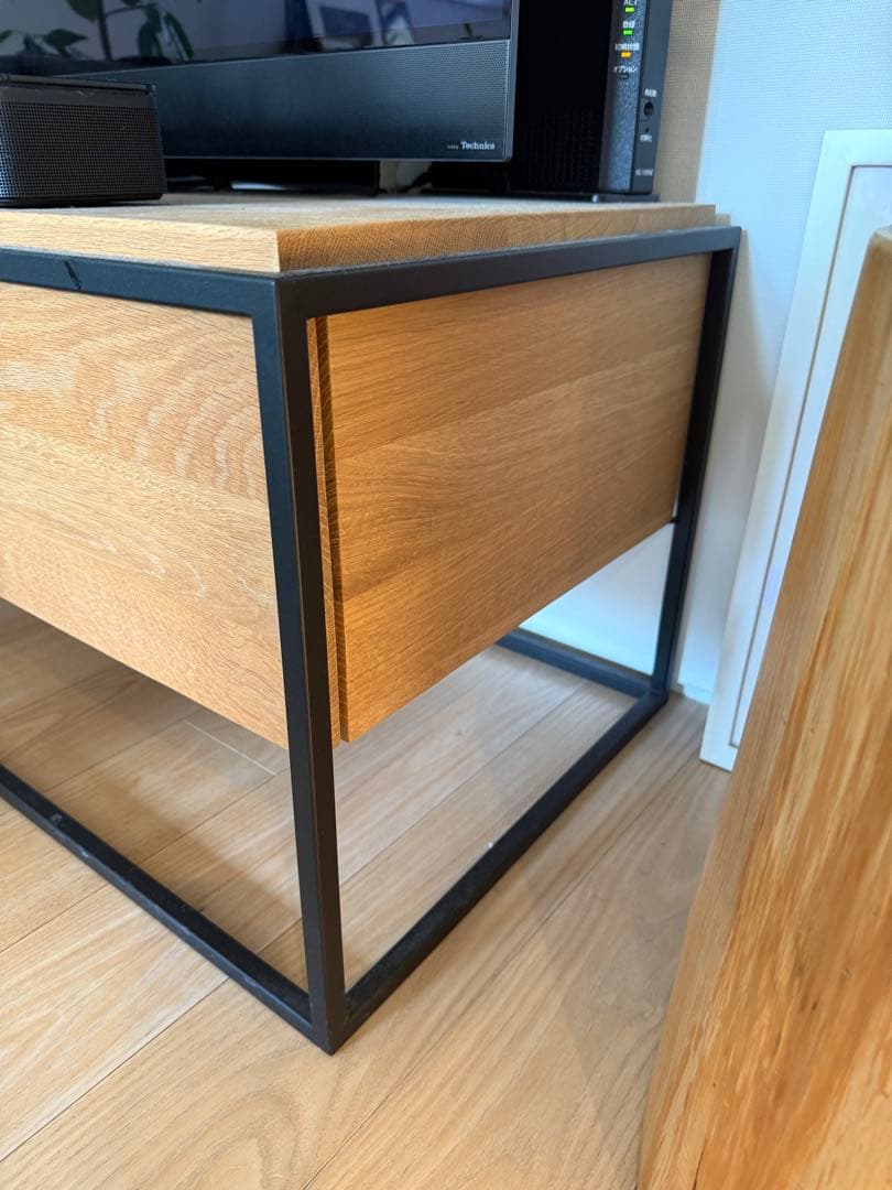 Ethnicraft Monolit TVボード オーク × ブラックスチール