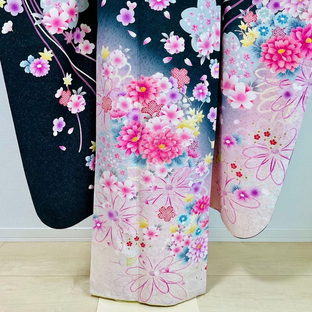 振袖　黒系　銀通し　刺繍　桜　菊　花玉　組みひも　正絹