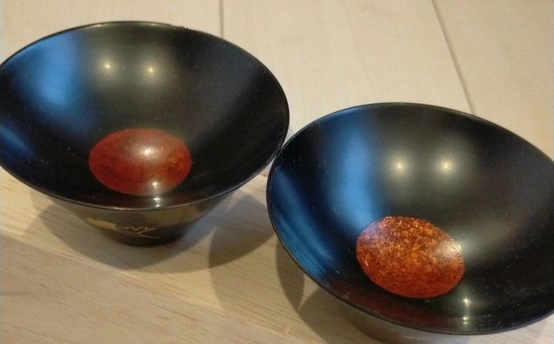 桐箱入り 蒔絵が施された漆器